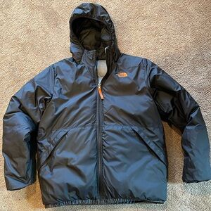 The North Face boys reversible puffer coat. Size XL (18-20). Like new condition.